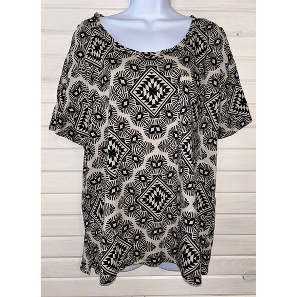 OLD NAVY Sz LARGE Boyfriend Fit Tee Top Khaki Black Tribal Aztec Print EUC - Picture 3 of 8
